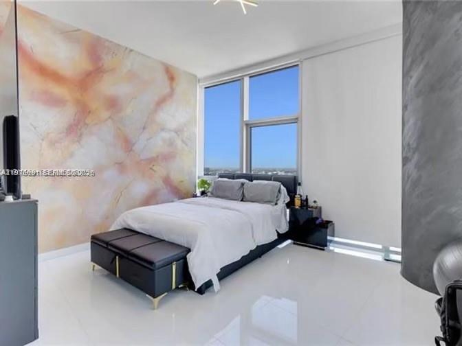 851 NE 1st Ave #3000, Miami FL 33132