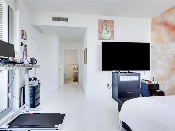 851 NE 1st Ave #3000, Miami FL 33132
