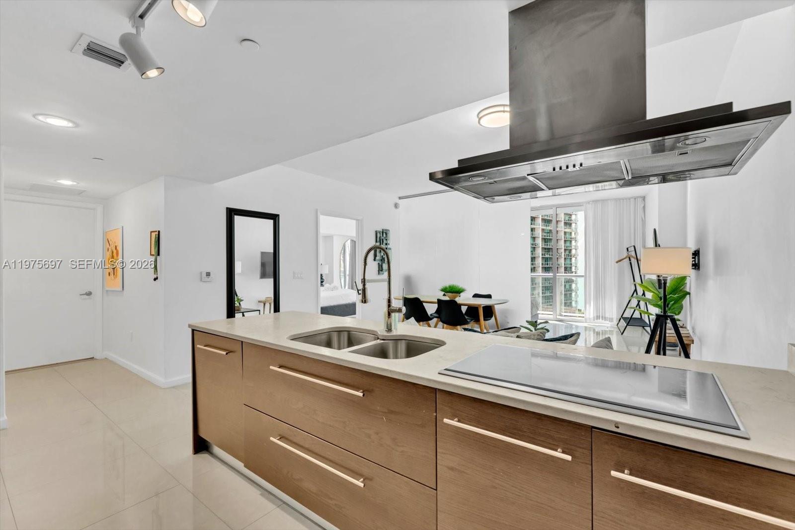 485 Brickell Ave #1807, Miami FL 33131