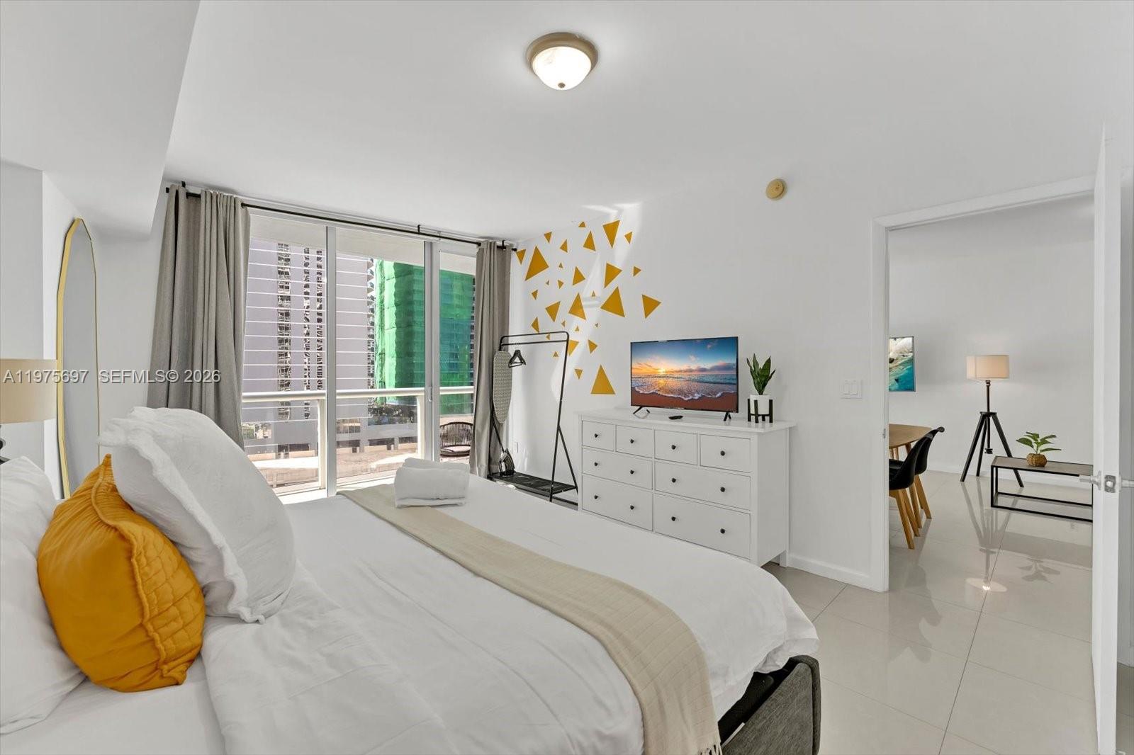 485 Brickell Ave #1807, Miami FL 33131