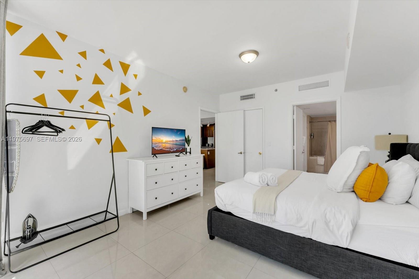 485 Brickell Ave #1807, Miami FL 33131