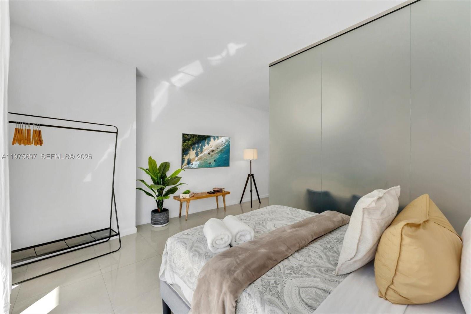 485 Brickell Ave #1807, Miami FL 33131