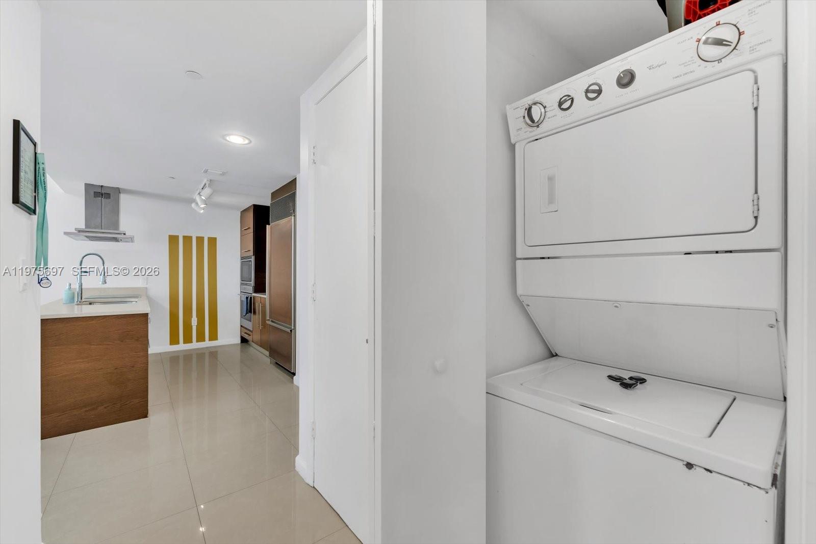 485 Brickell Ave #1807, Miami FL 33131
