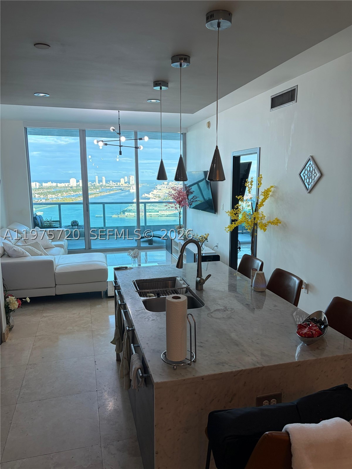 900 Biscayne Blvd #3704, Miami FL 33132