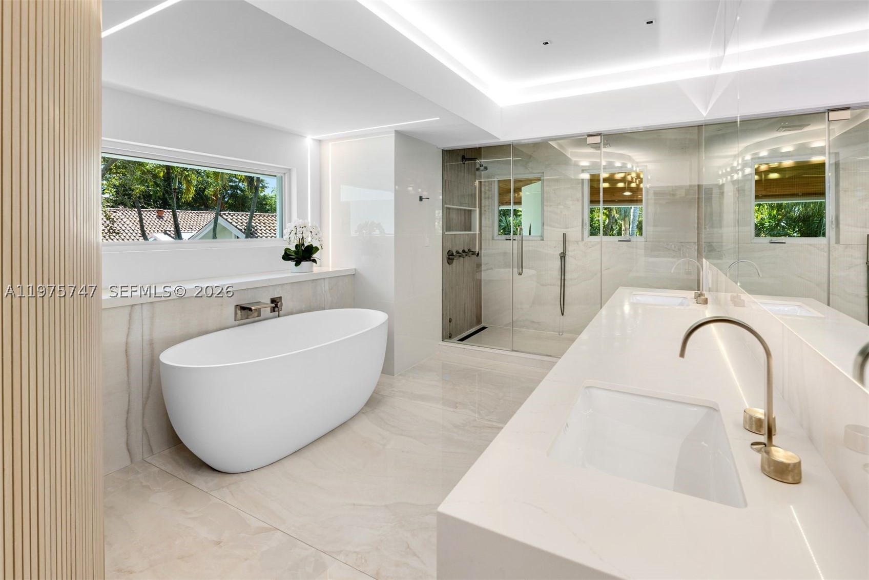 7150 W Lago Dr, Coral Gables FL 33143