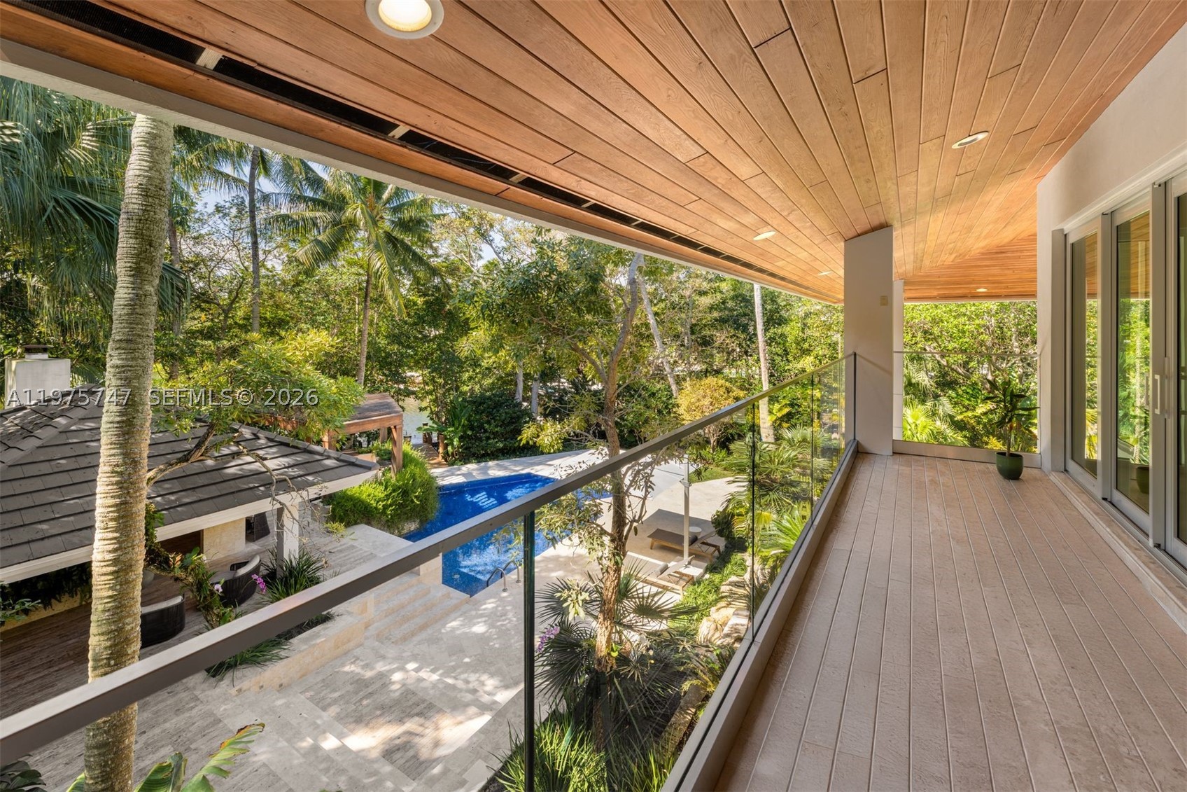 7150 W Lago Dr, Coral Gables FL 33143