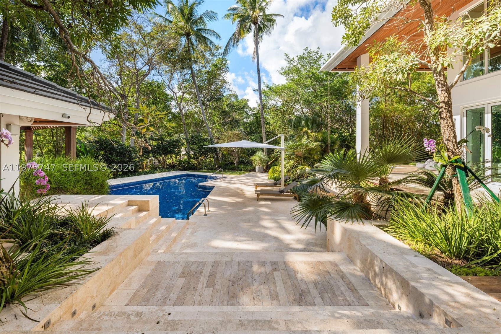 7150 W Lago Dr, Coral Gables FL 33143