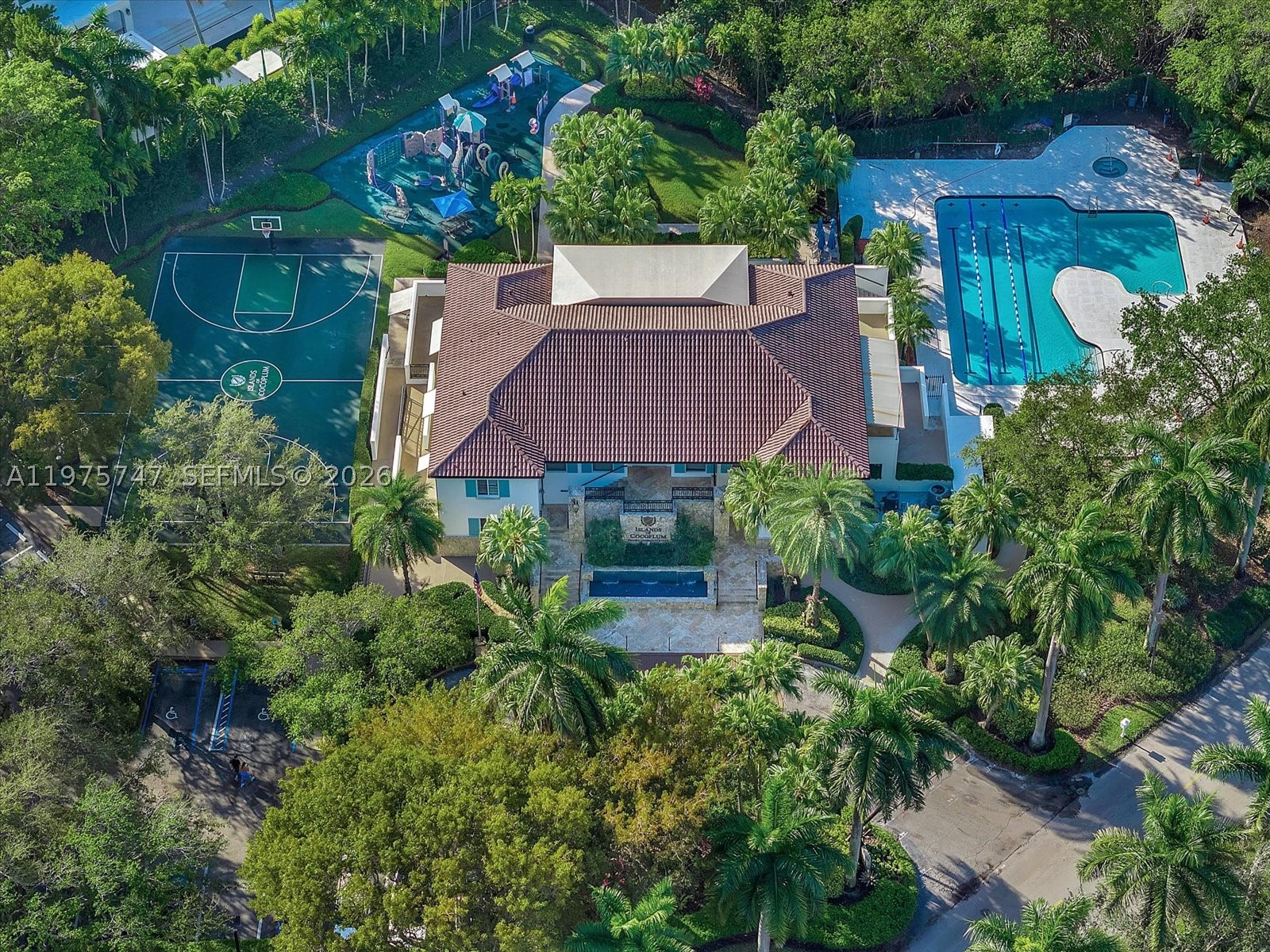 7150 W Lago Dr, Coral Gables FL 33143