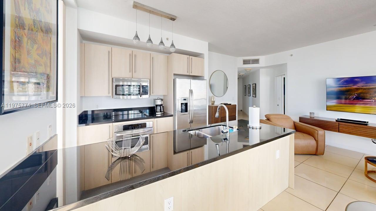 79 SW 12th St #2206-S, Miami FL 33130