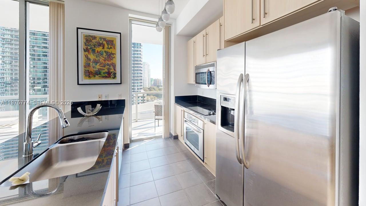 79 SW 12th St #2206-S, Miami FL 33130
