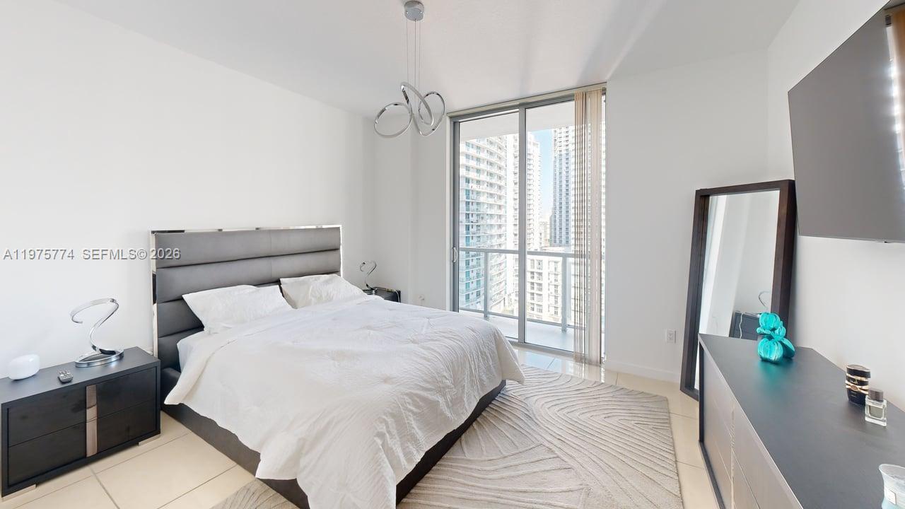 79 SW 12th St #2206-S, Miami FL 33130