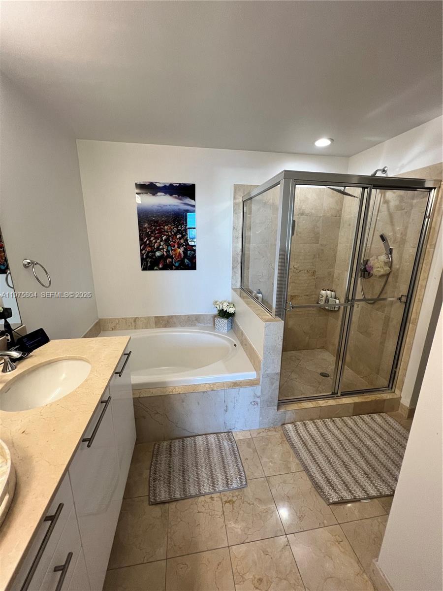 3330 NE 190th St #1212, Aventura FL 33180