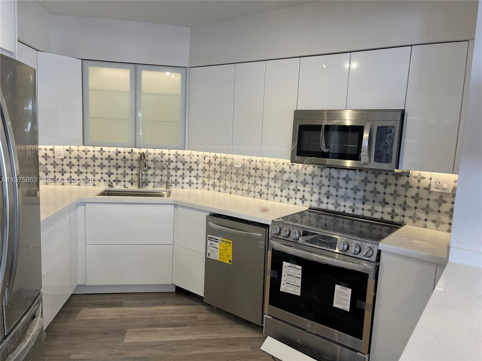 5161 Collins Ave #1012, Miami Beach FL 33140