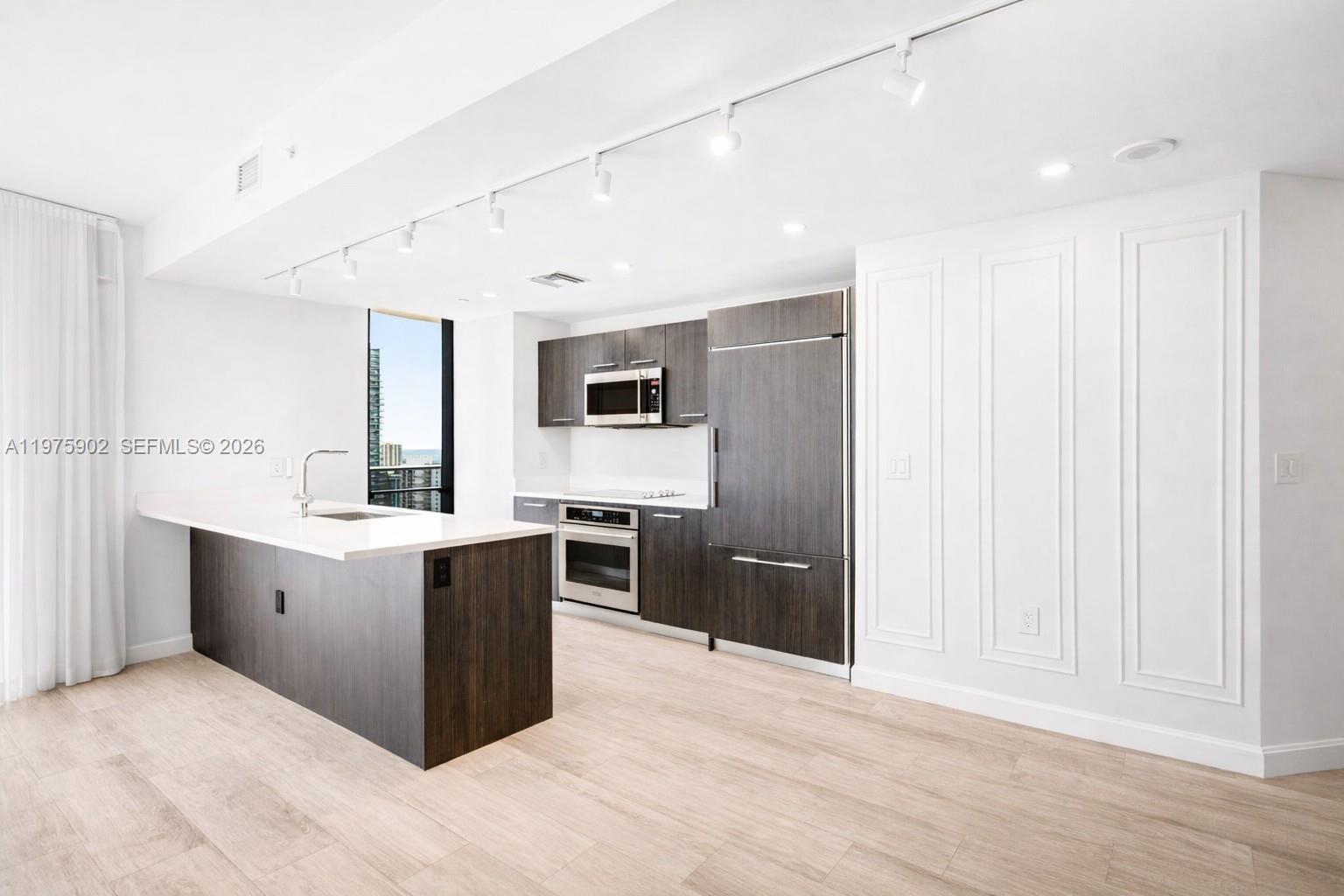 45 SW 9th St #2303, Miami FL 33130