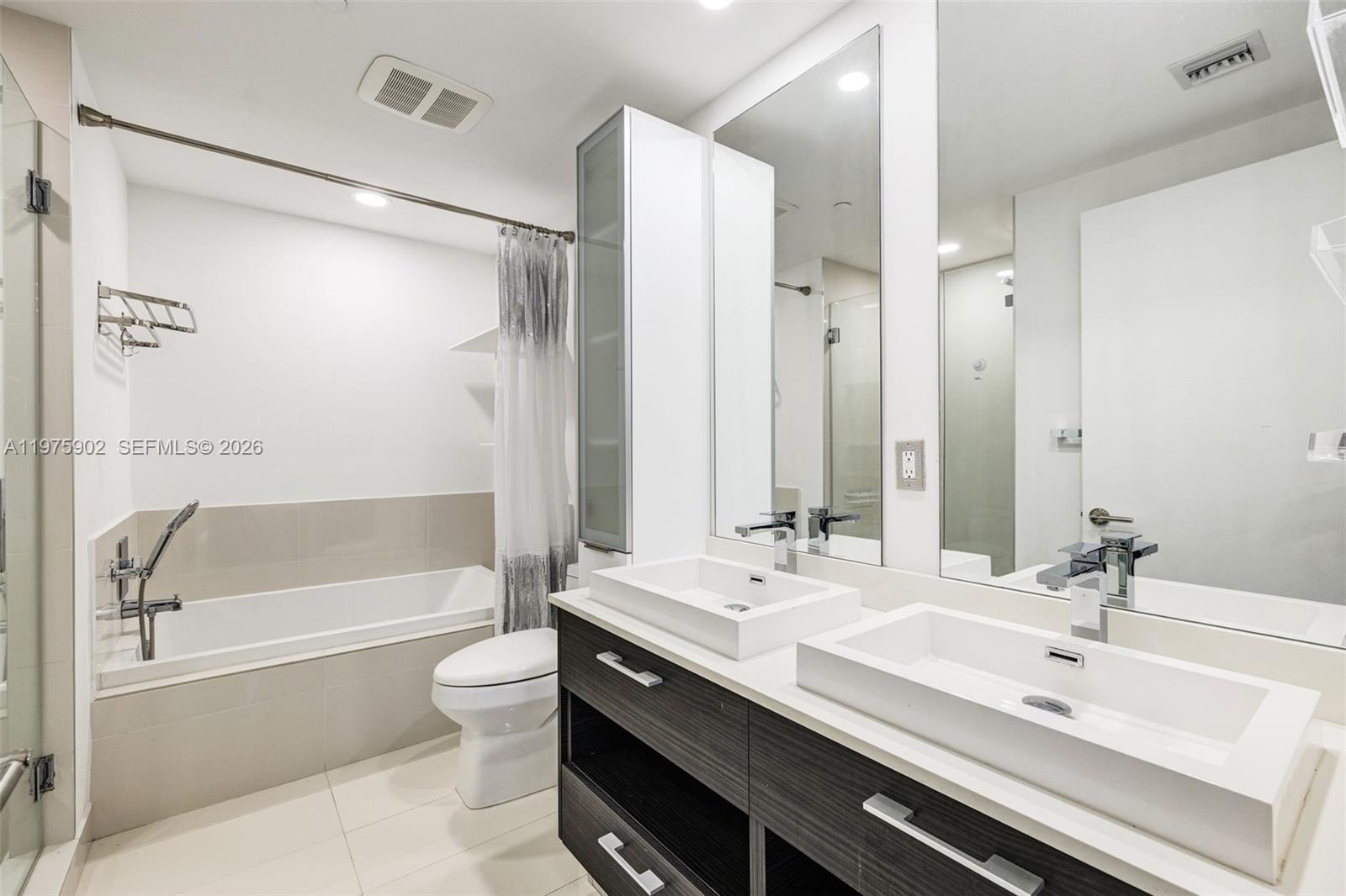 45 SW 9th St #2303, Miami FL 33130