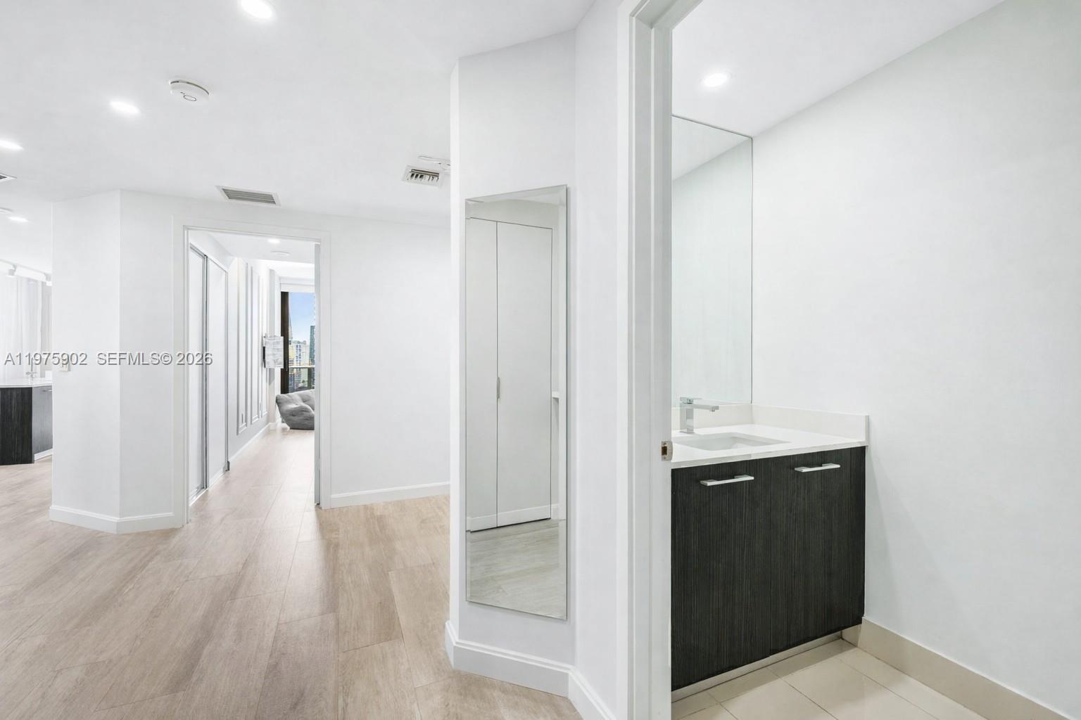 45 SW 9th St #2303, Miami FL 33130