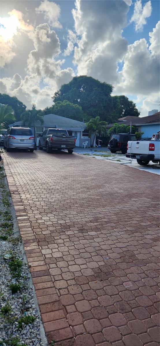 150 NW 17th Ct, Miami FL 33125