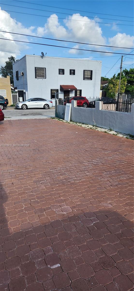 150 NW 17th Ct, Miami FL 33125