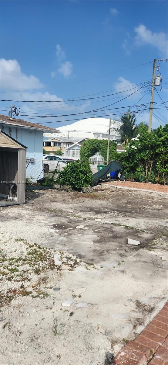 150 NW 17th Ct, Miami FL 33125