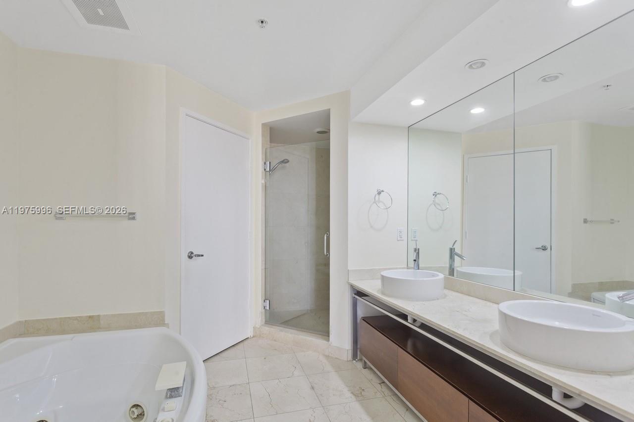 16275 Collins Ave #904, Sunny Isles Beach FL 33160