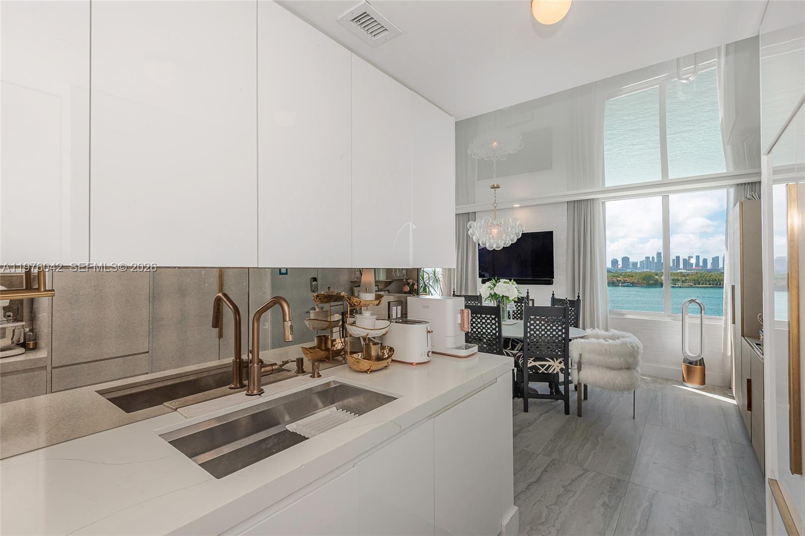 1000 West Ave #825, Miami Beach FL 33139