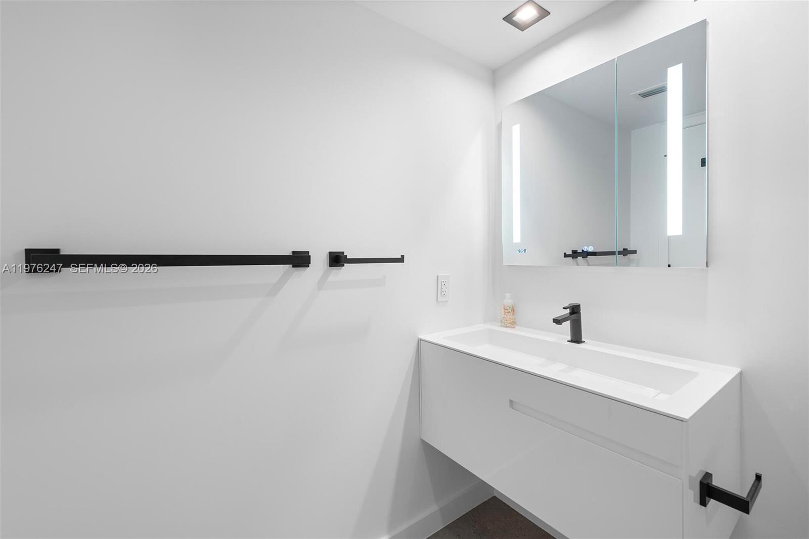 400 S Pointe Dr #2308, Miami Beach FL 33139