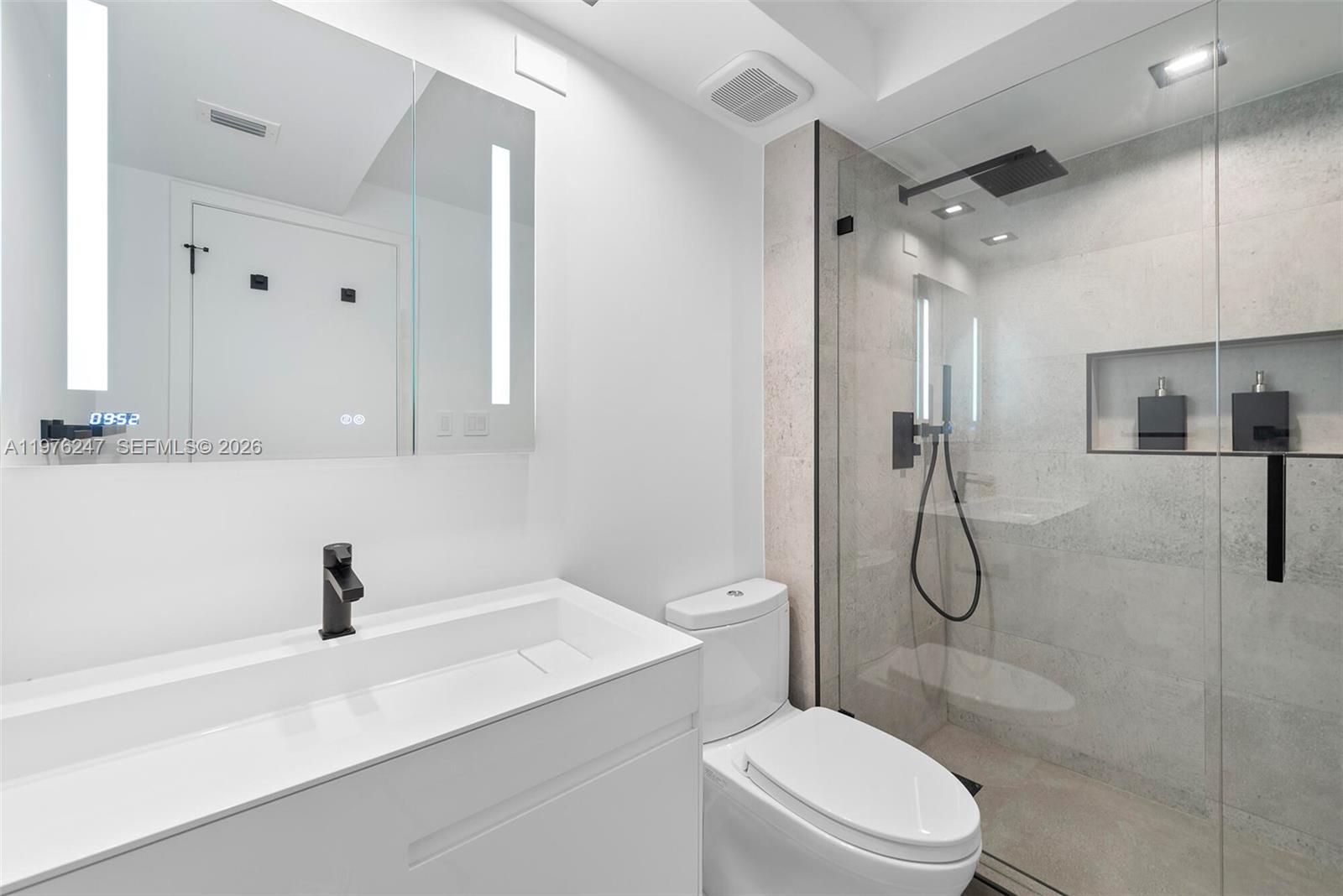 400 S Pointe Dr #2308, Miami Beach FL 33139