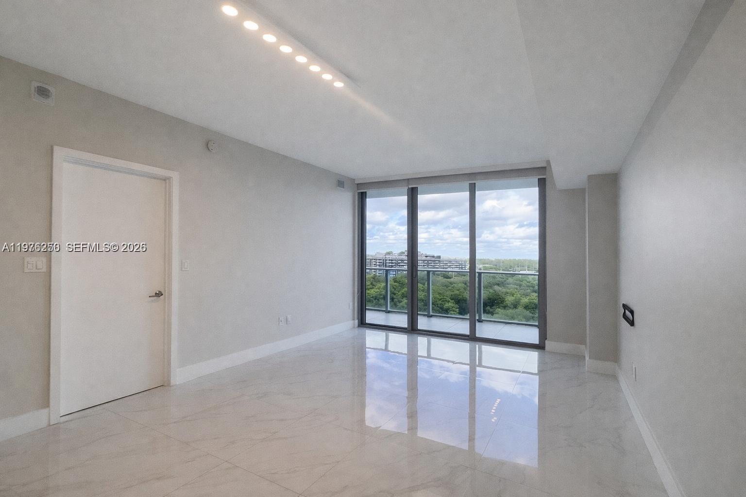 16385 Biscayne Blvd #1102, North Miami Beach FL 33160