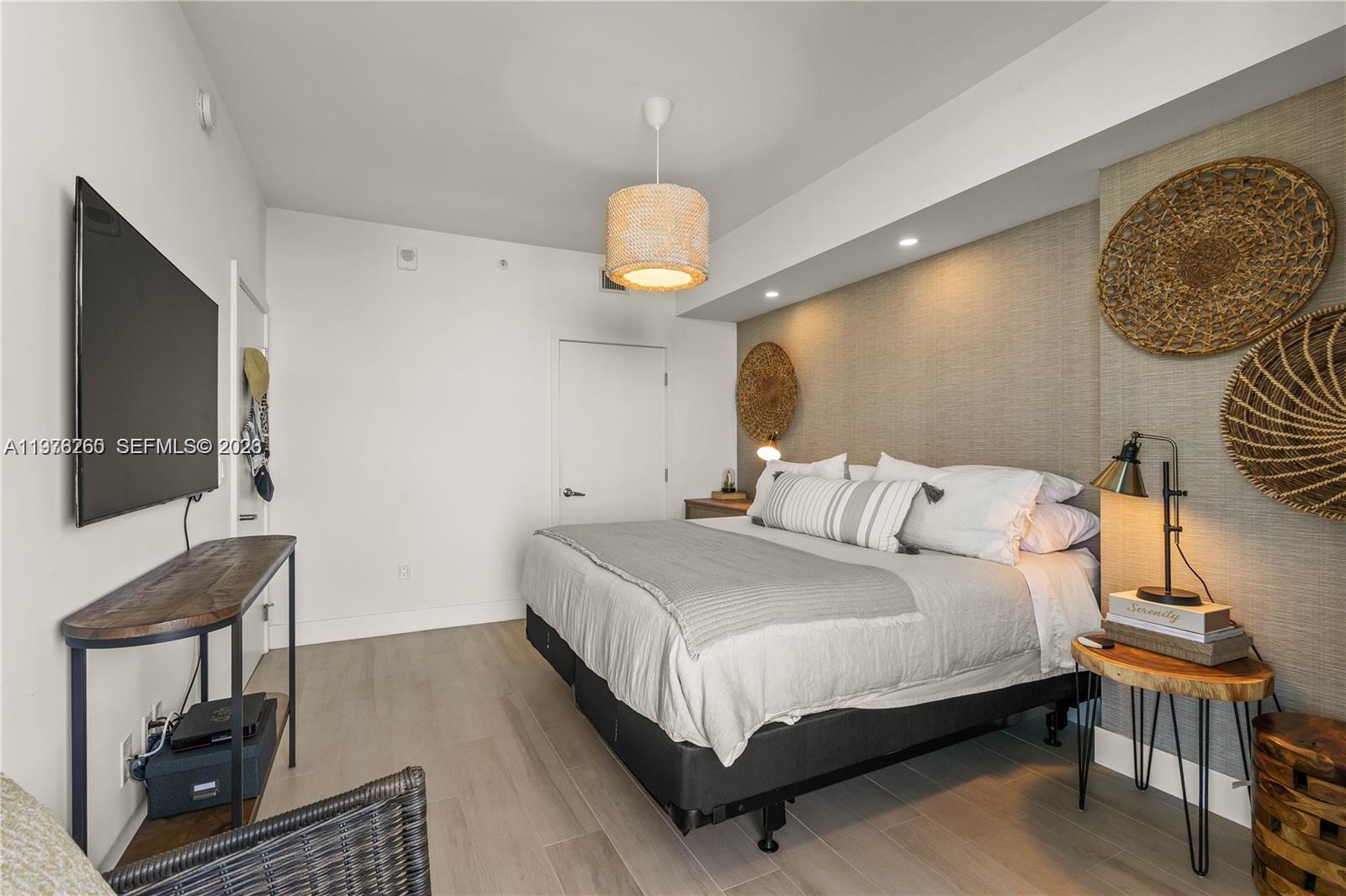 16385 Biscayne Blvd #2406, North Miami Beach FL 33160