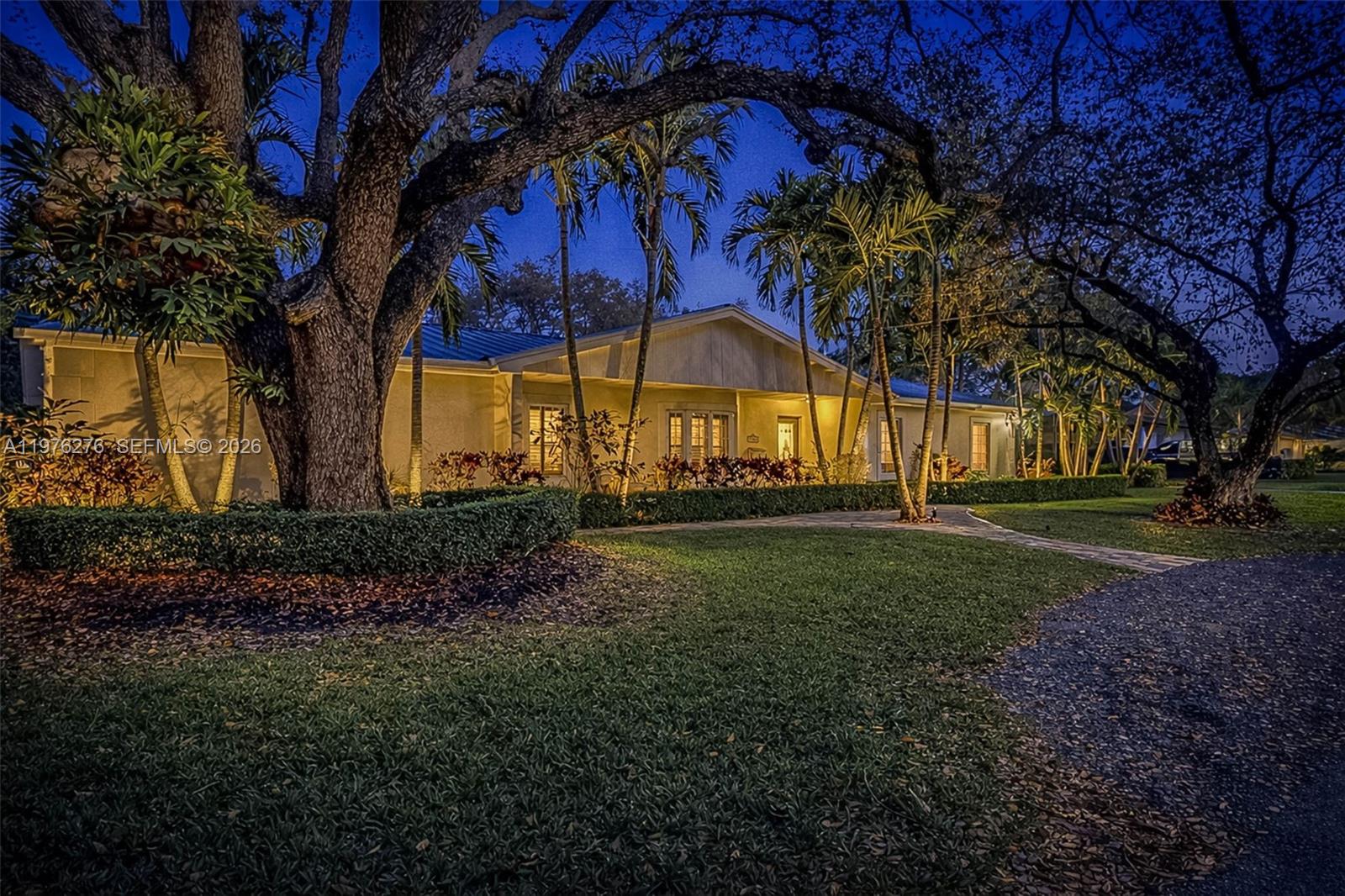 15401 SW 81 Av, Palmetto Bay FL 33157