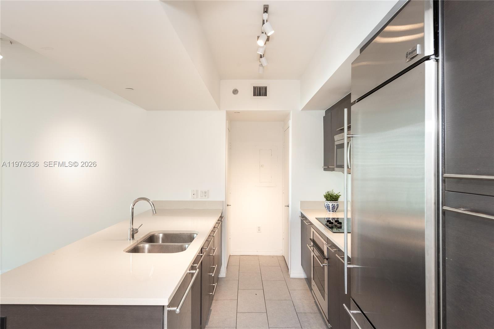 500 BRICKELL AV #1505, Miami FL 33131