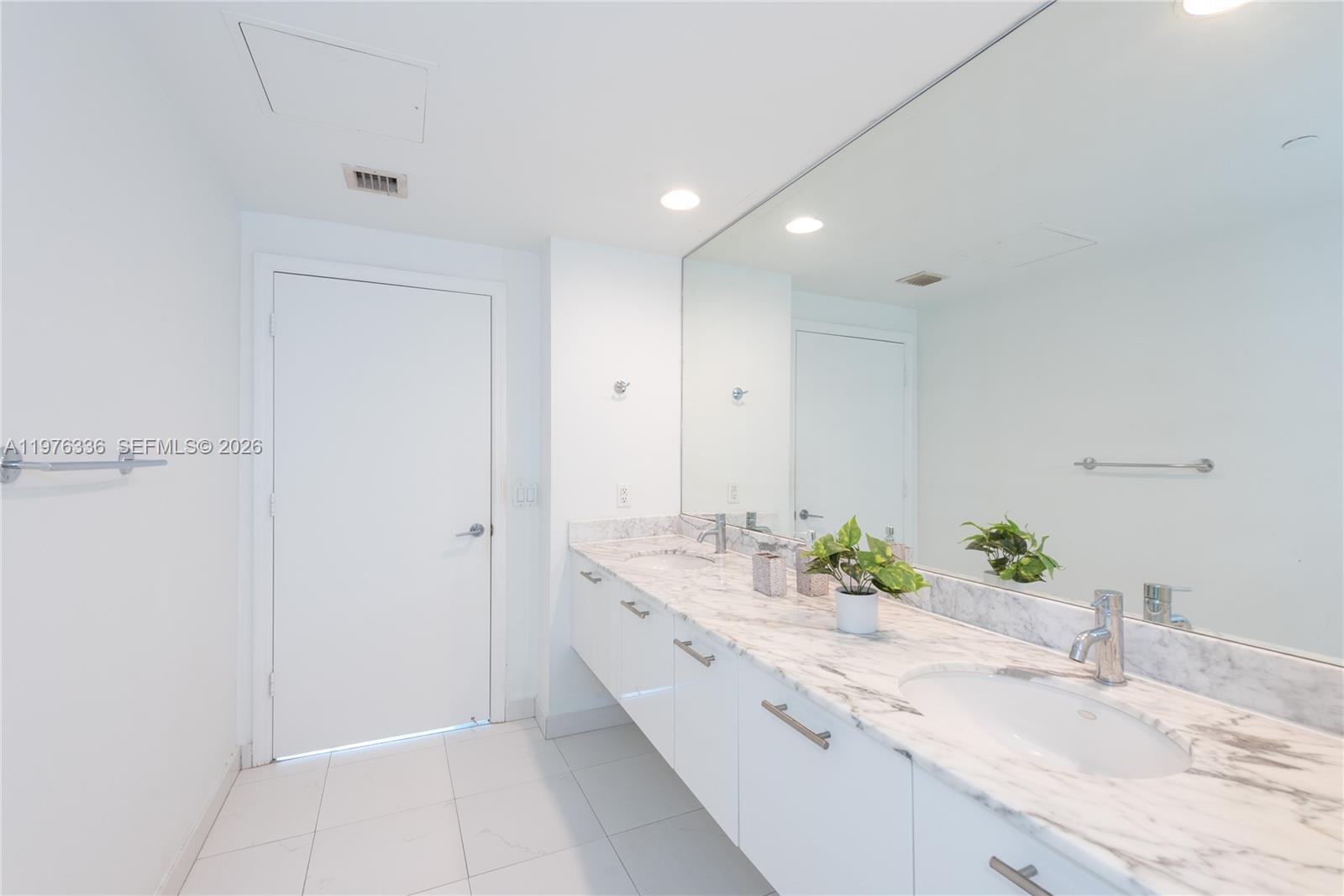 500 BRICKELL AV #1505, Miami FL 33131