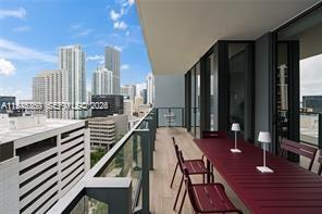 68 SE 6th St #1209, Miami FL 33131