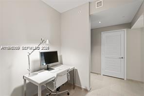 68 SE 6th St #1209, Miami FL 33131