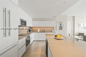 68 SE 6th St #1209, Miami FL 33131