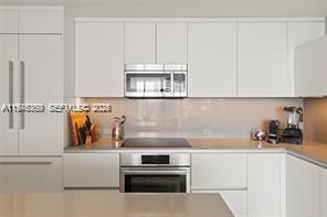 68 SE 6th St #1209, Miami FL 33131
