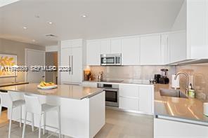 68 SE 6th St #1209, Miami FL 33131