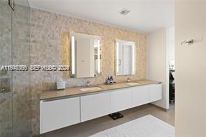 68 SE 6th St #1209, Miami FL 33131