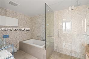 68 SE 6th St #1209, Miami FL 33131