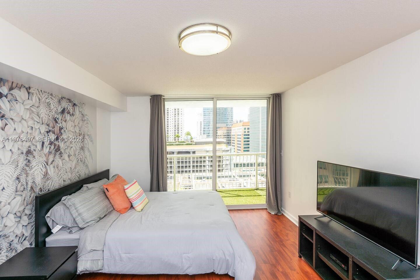 1200 Brickell Bay Dr #1621, Miami FL 33131