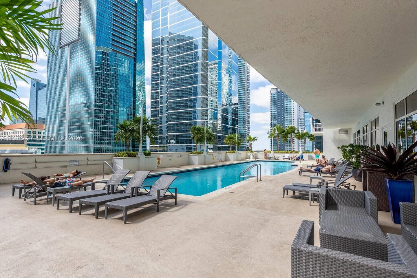 1200 Brickell Bay Dr #1621, Miami FL 33131