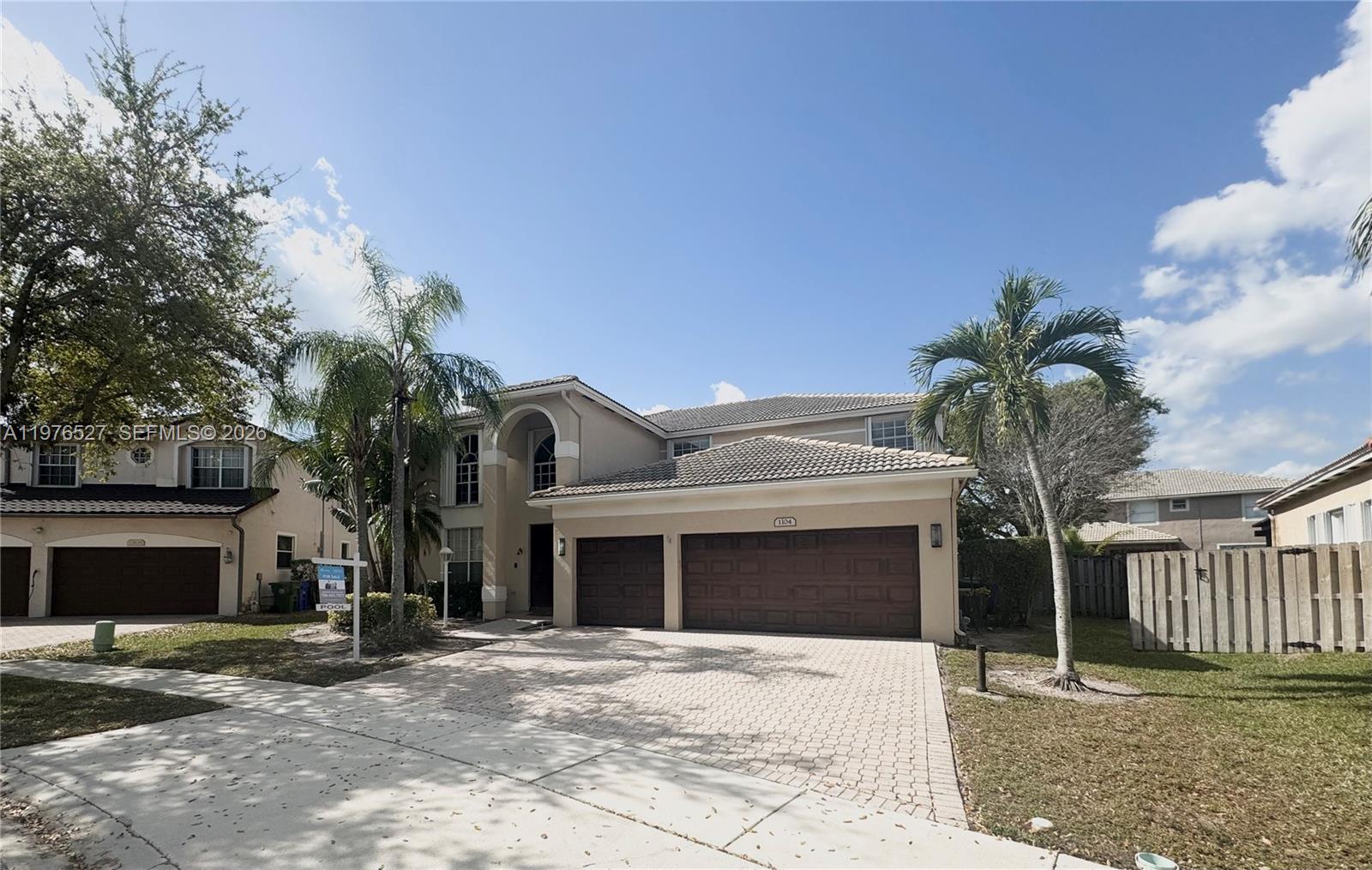 1104 NW 139th Ave, Pembroke Pines FL 33028