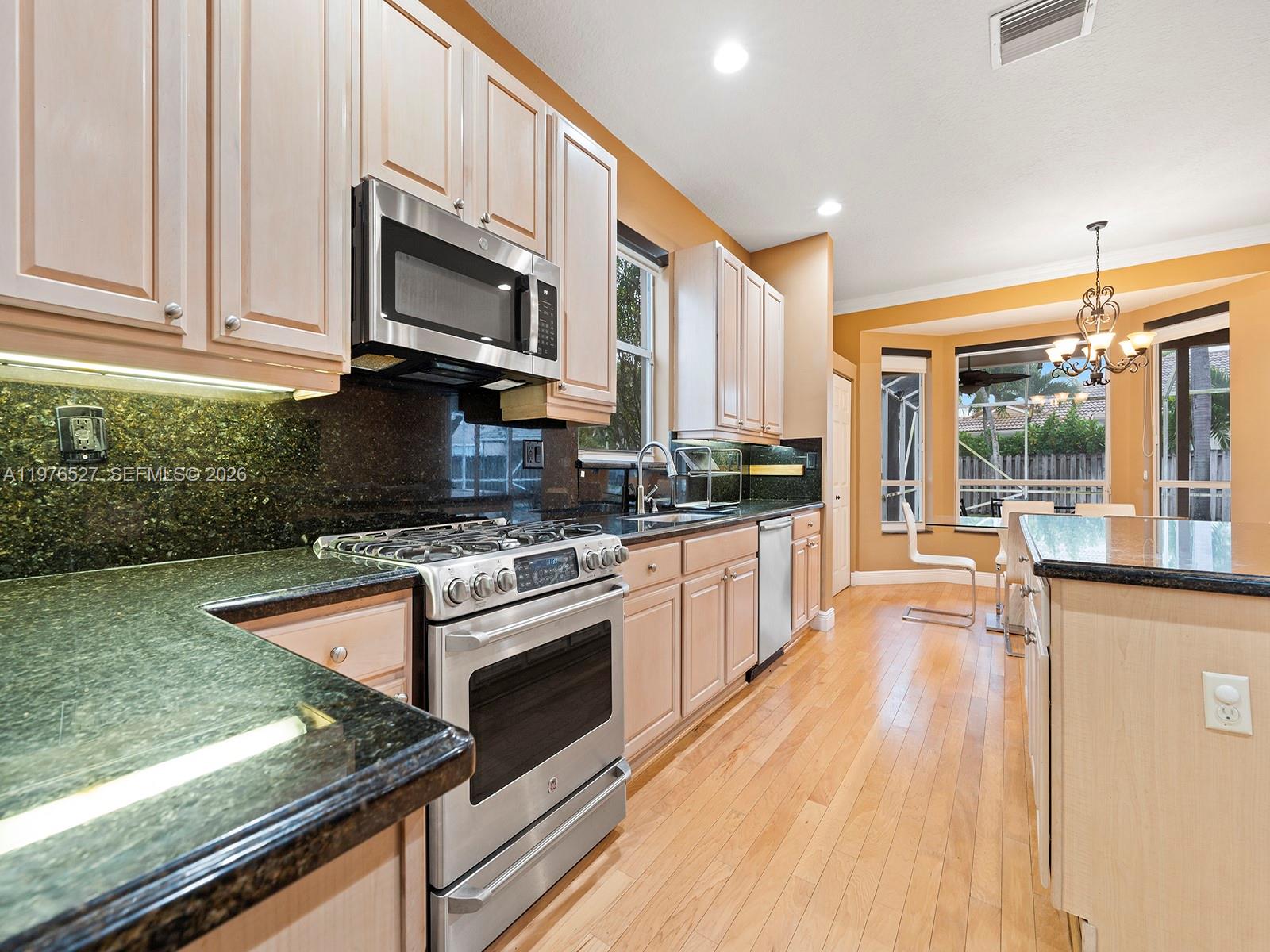 1104 NW 139th Ave, Pembroke Pines FL 33028
