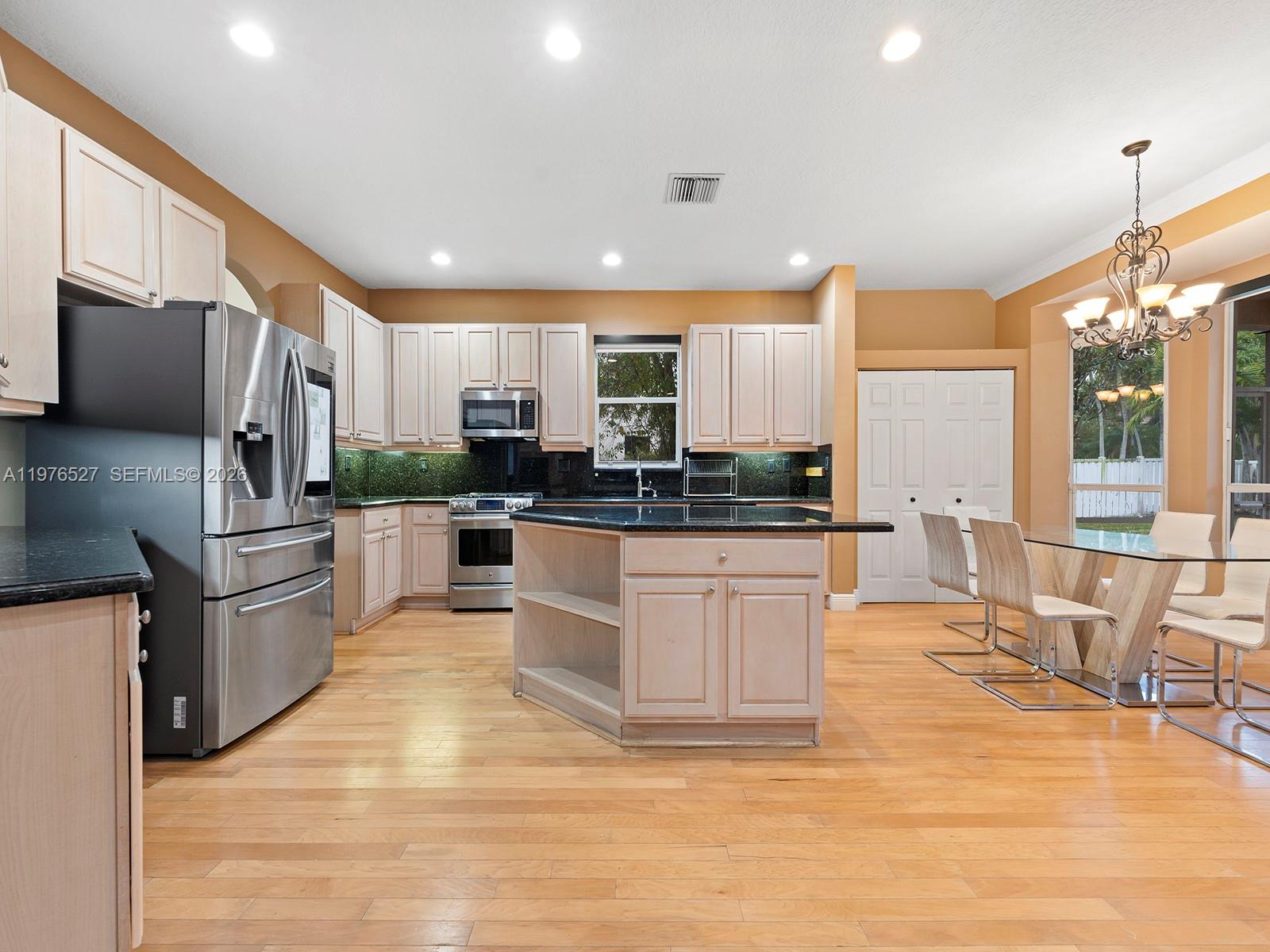 1104 NW 139th Ave, Pembroke Pines FL 33028