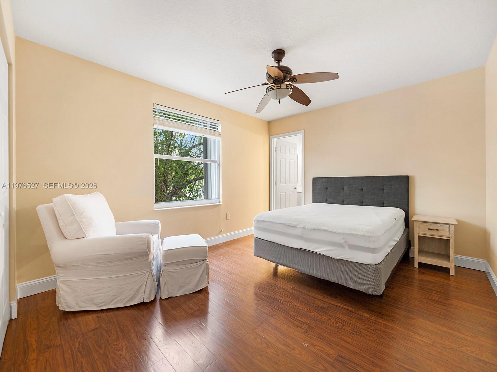 1104 NW 139th Ave, Pembroke Pines FL 33028