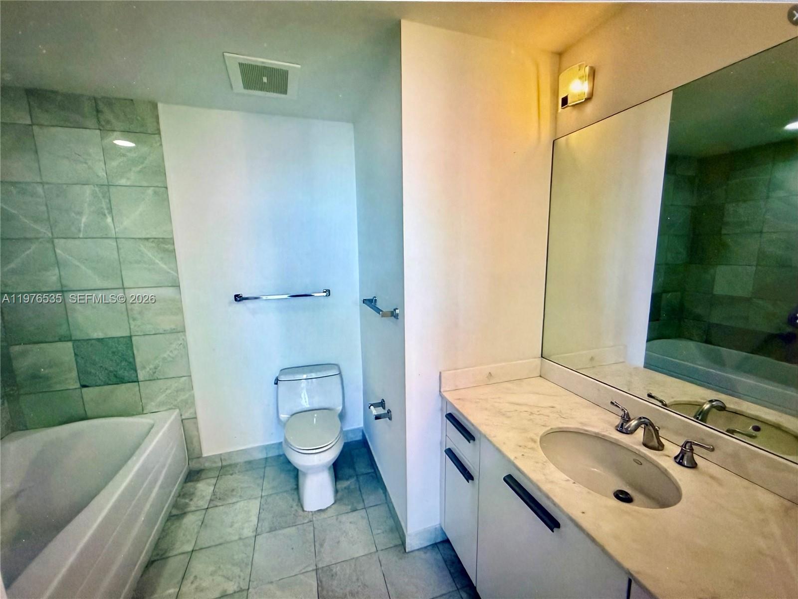 1060 Brickell Ave #3205, Miami FL 33131