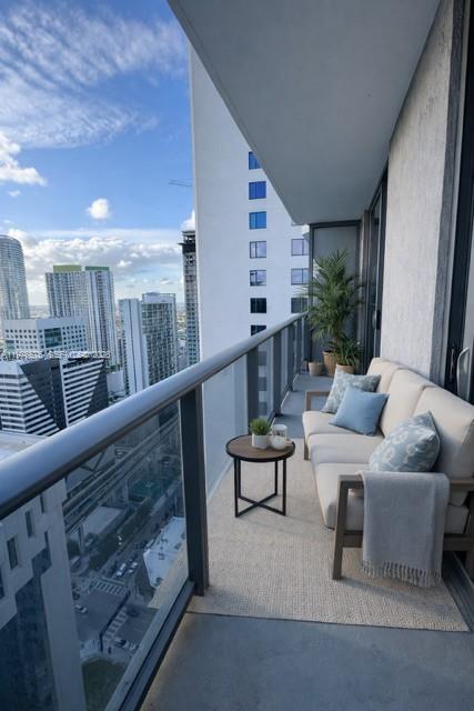 55 SW 9th St #3307, Miami FL 33130