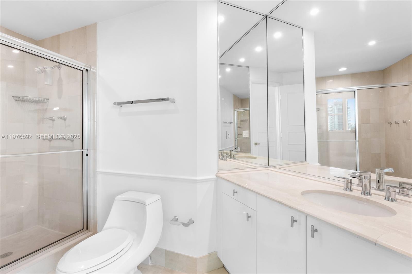 300 S Pointe Dr #801, Miami Beach FL 33139