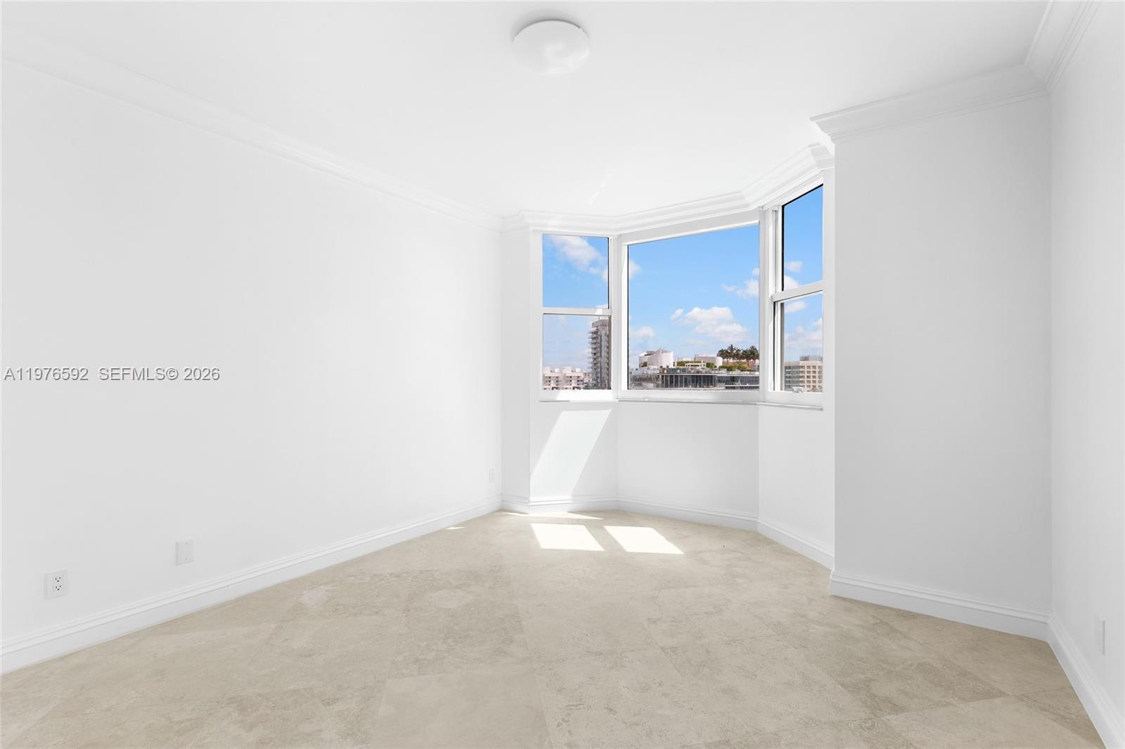 300 S Pointe Dr #801, Miami Beach FL 33139