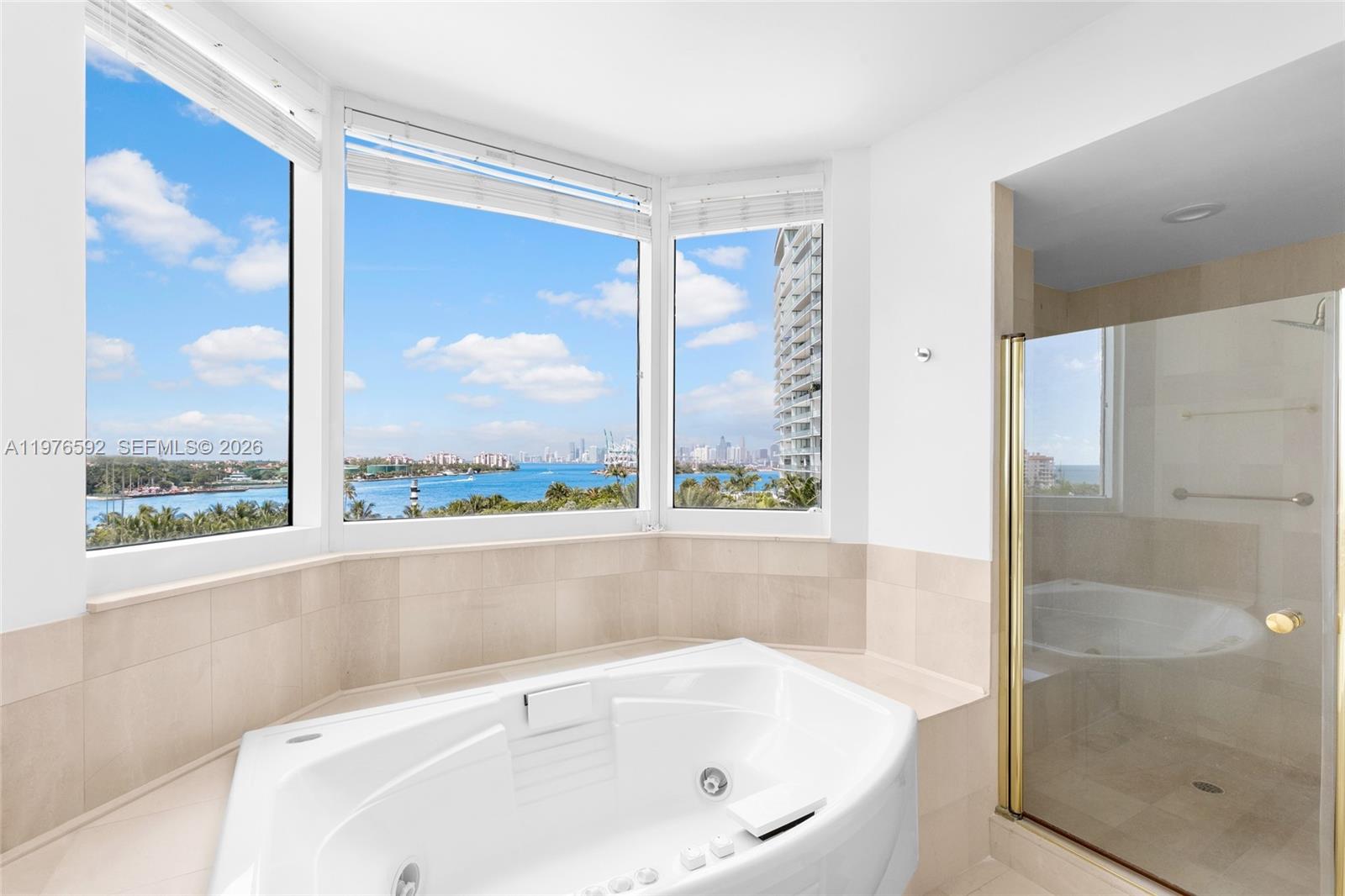 300 S Pointe Dr #801, Miami Beach FL 33139